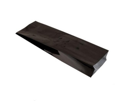 Пакет черного цвета металлизированный размером 12х7х27 см с центральным швом