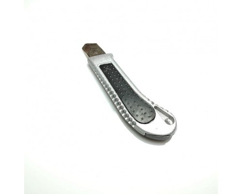 Нож канцелярский металлический, 18 мм